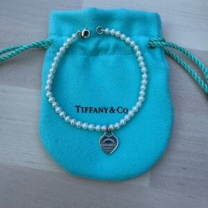 Tiffany & Co. White Pearl & Sterling Silver Return to Tiffany retired bracelet.